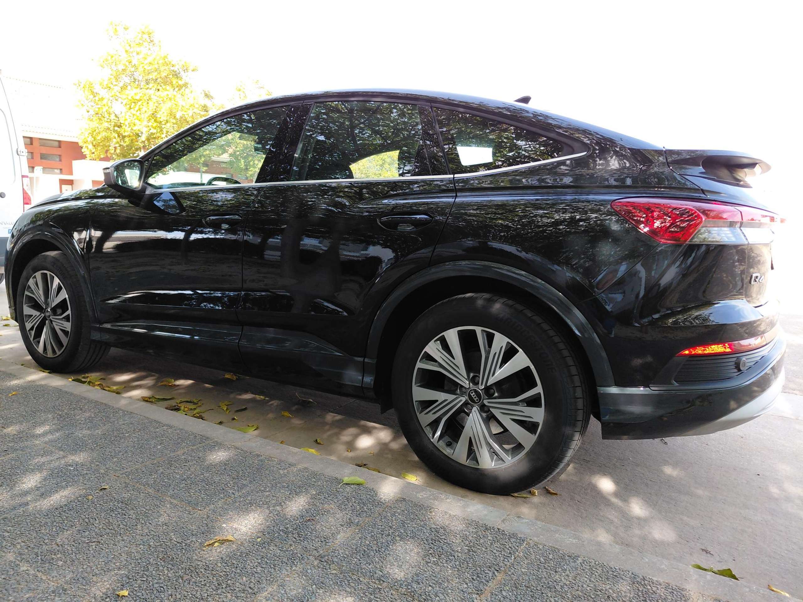 Vehicle photo 5