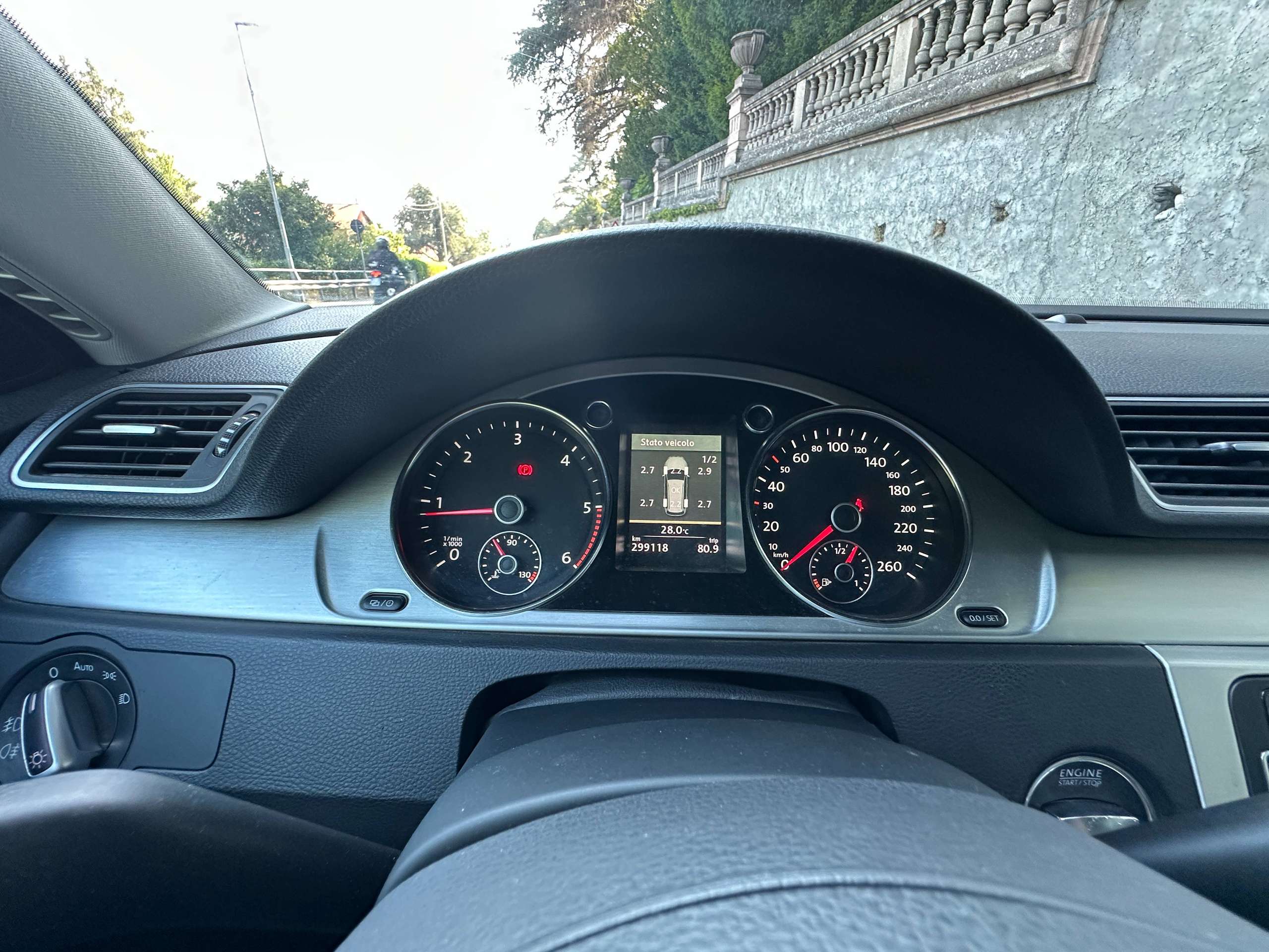 Vehicle photo 37