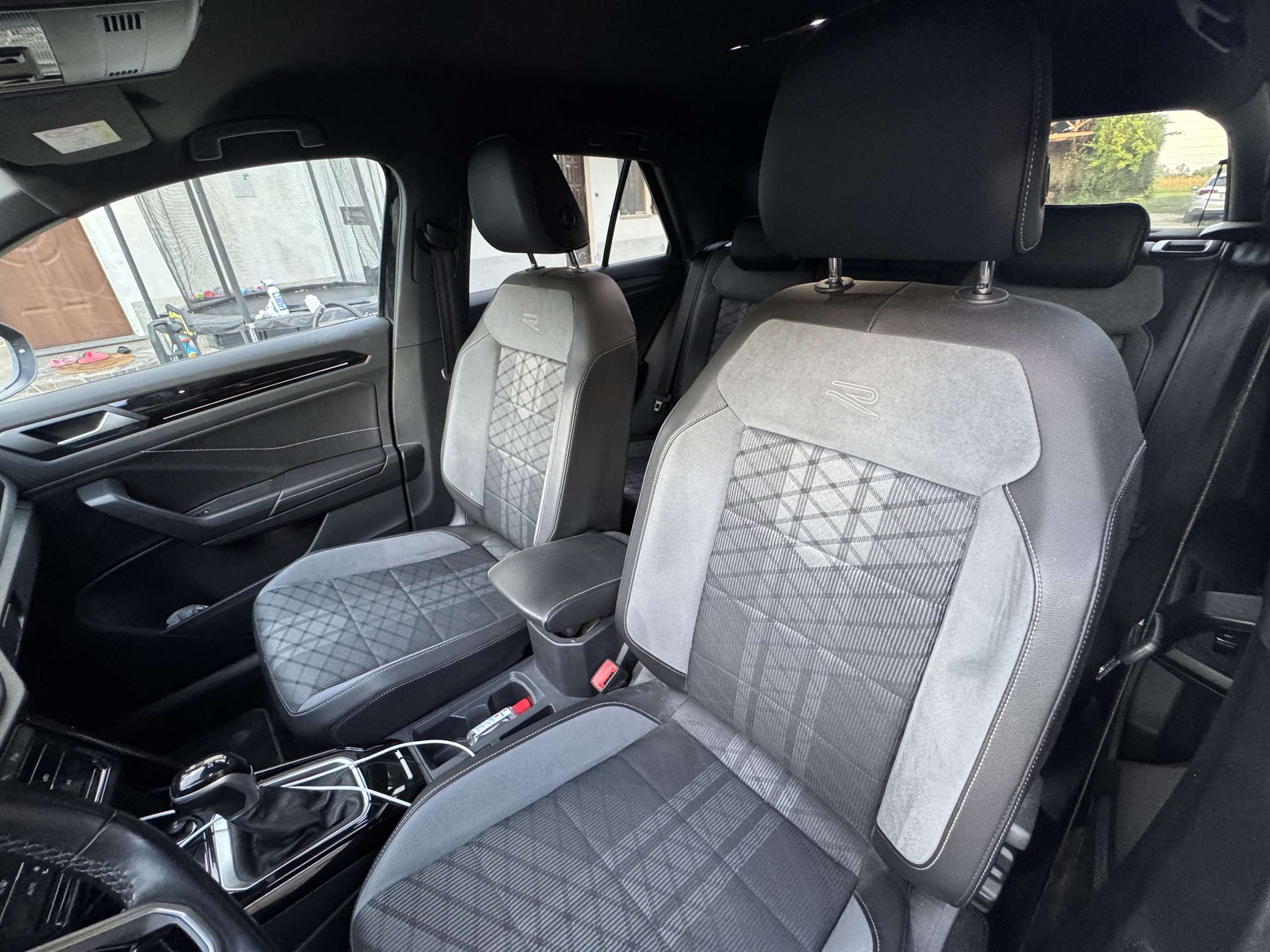 Vehicle photo 10