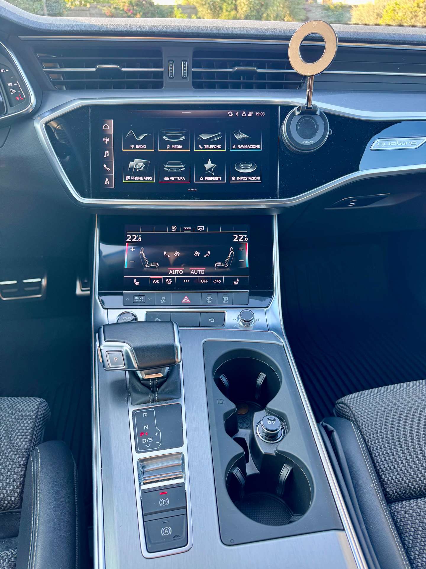 Vehicle photo 15