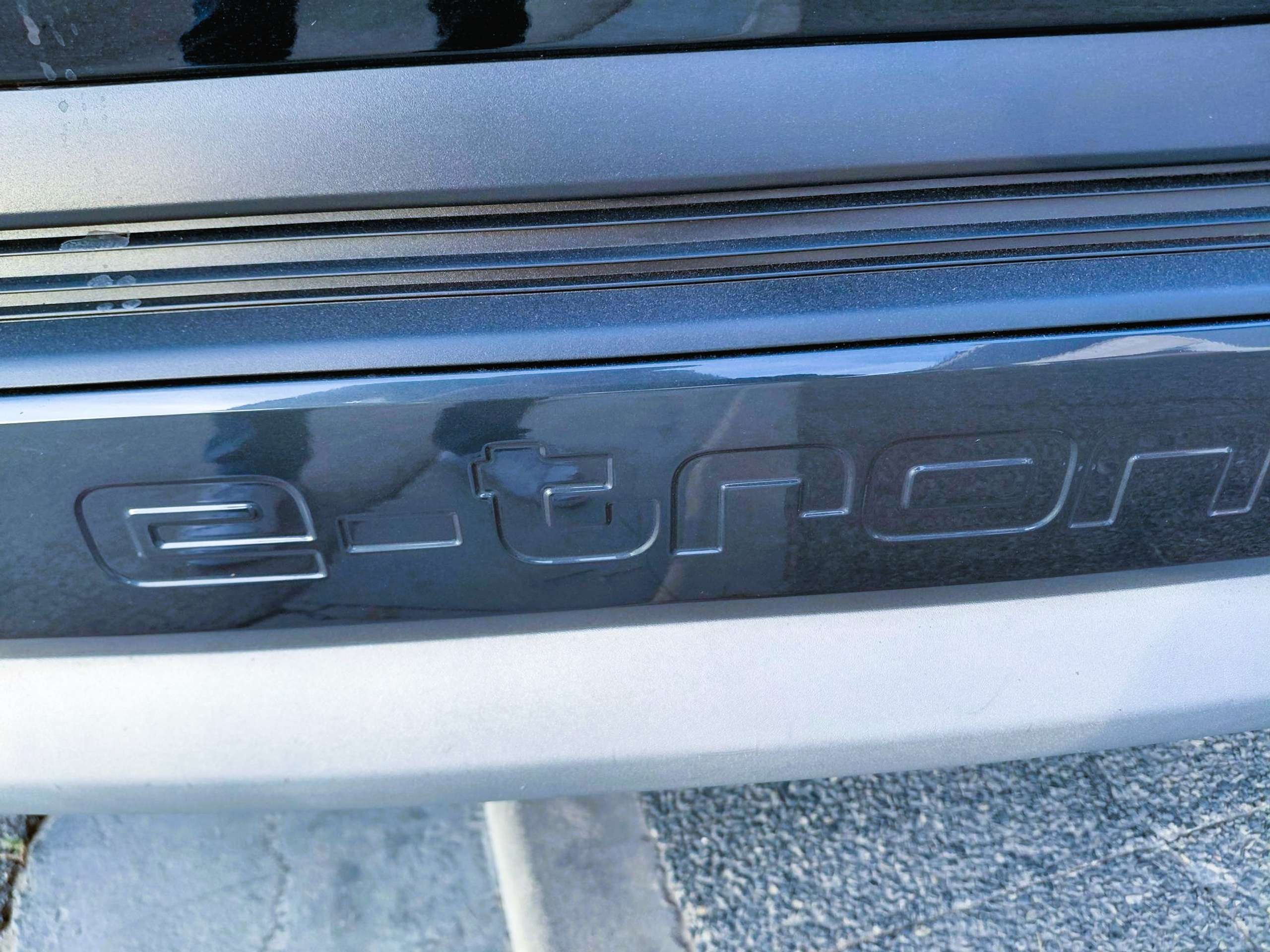 Vehicle photo 23