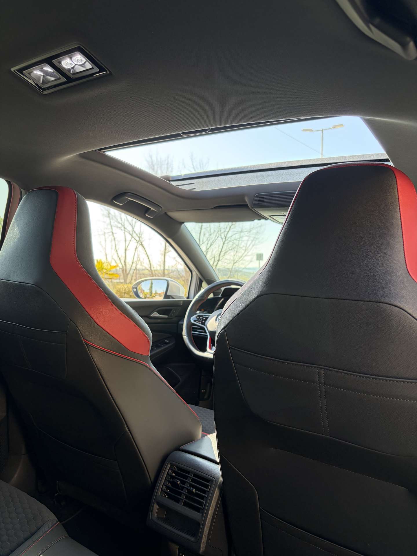 Vehicle photo 13