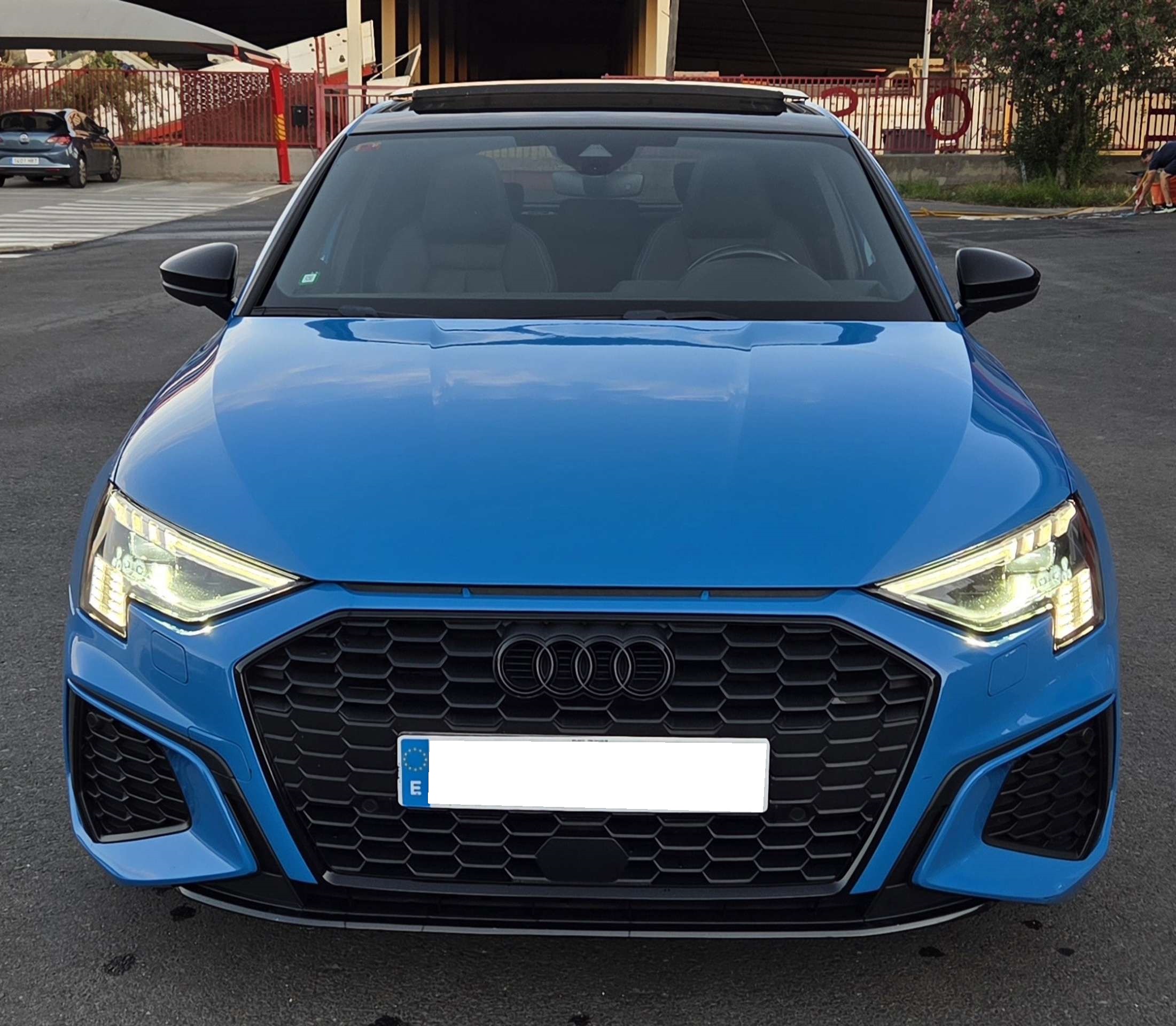 Vehicle photo 8