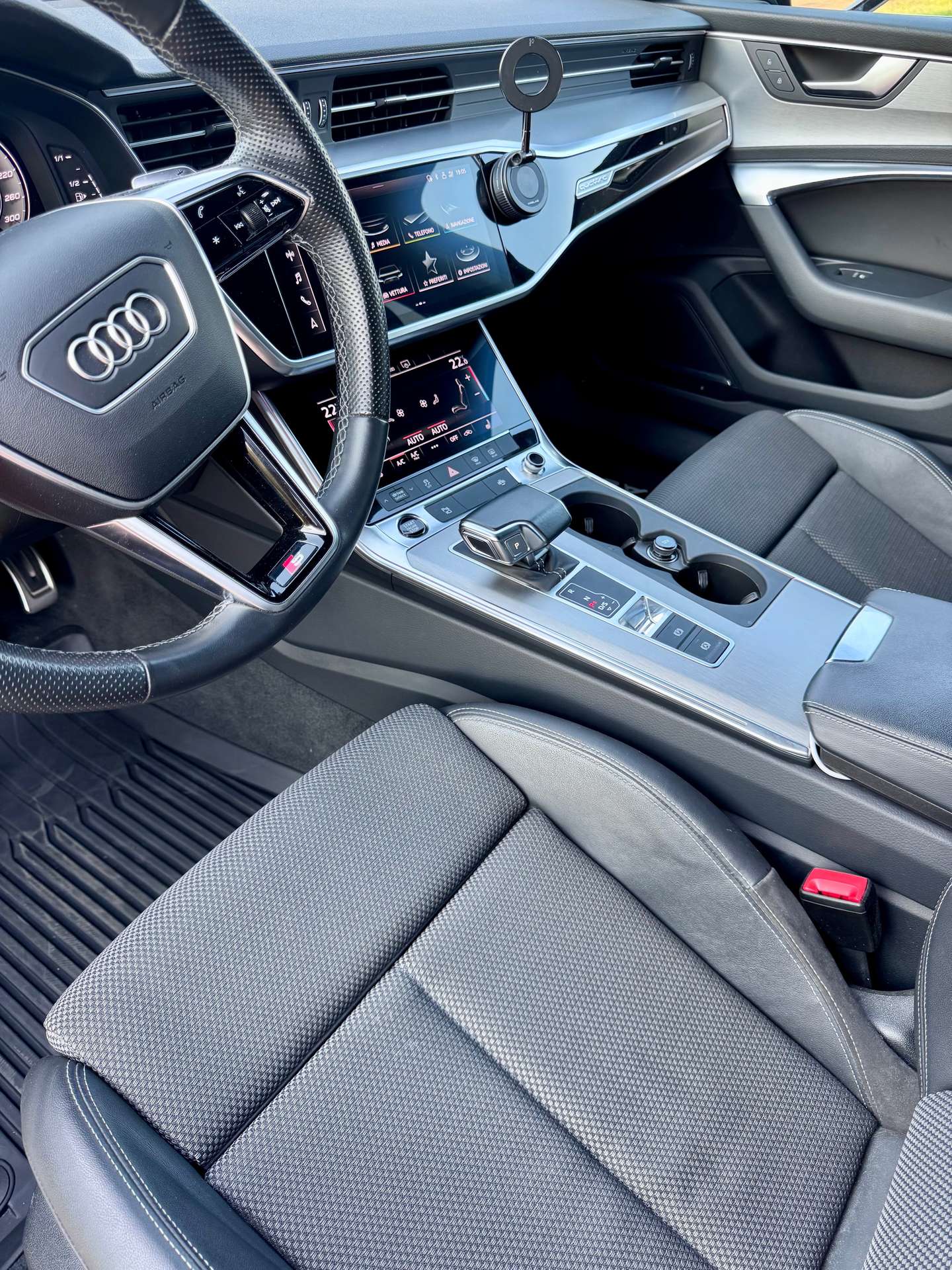 Vehicle photo 10