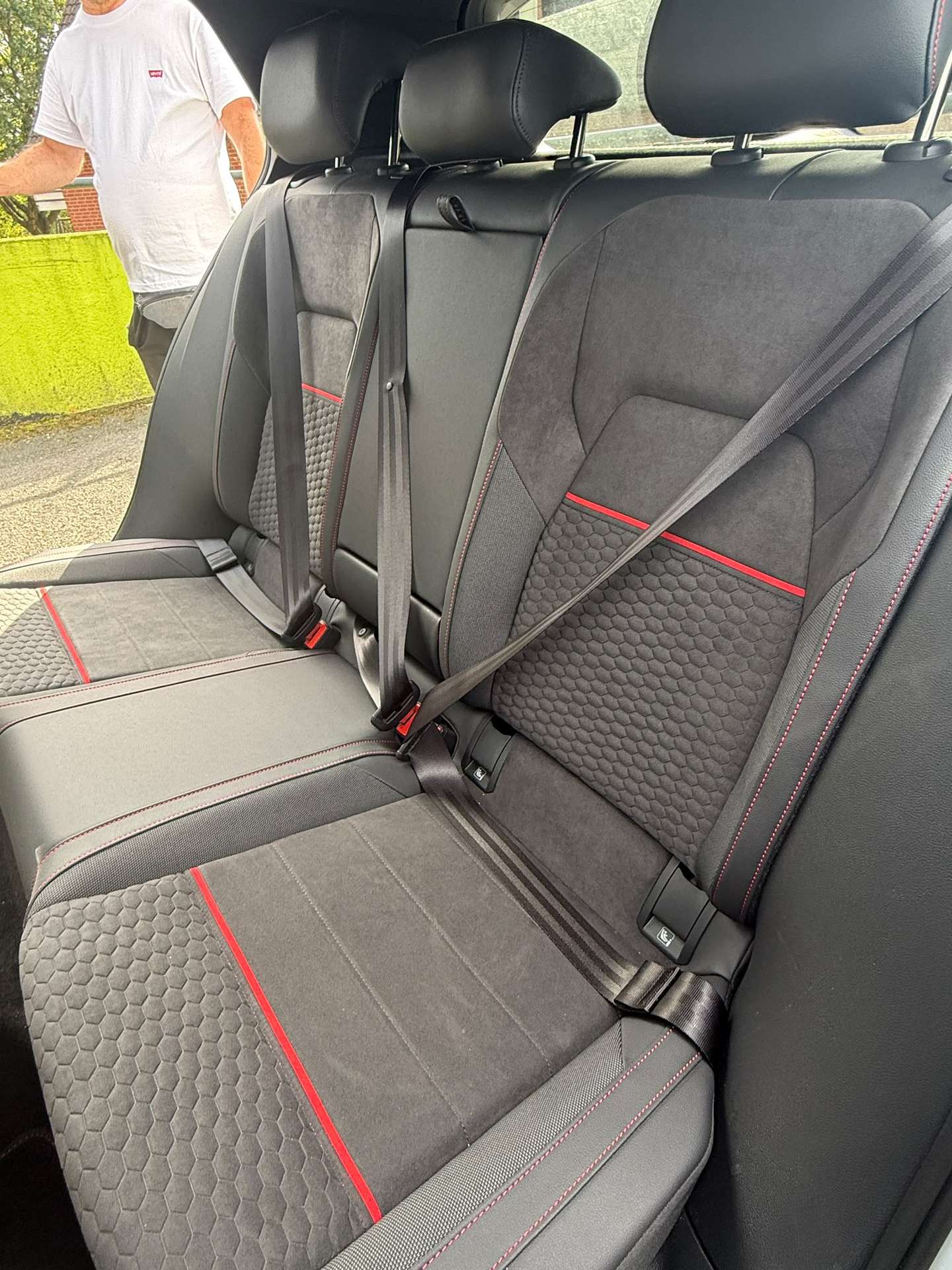 Vehicle photo 14