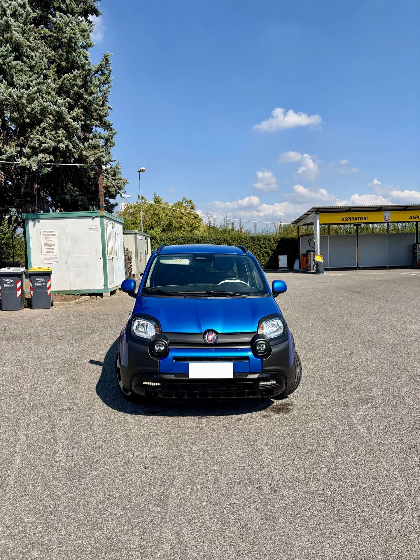 Vehicle photo 2