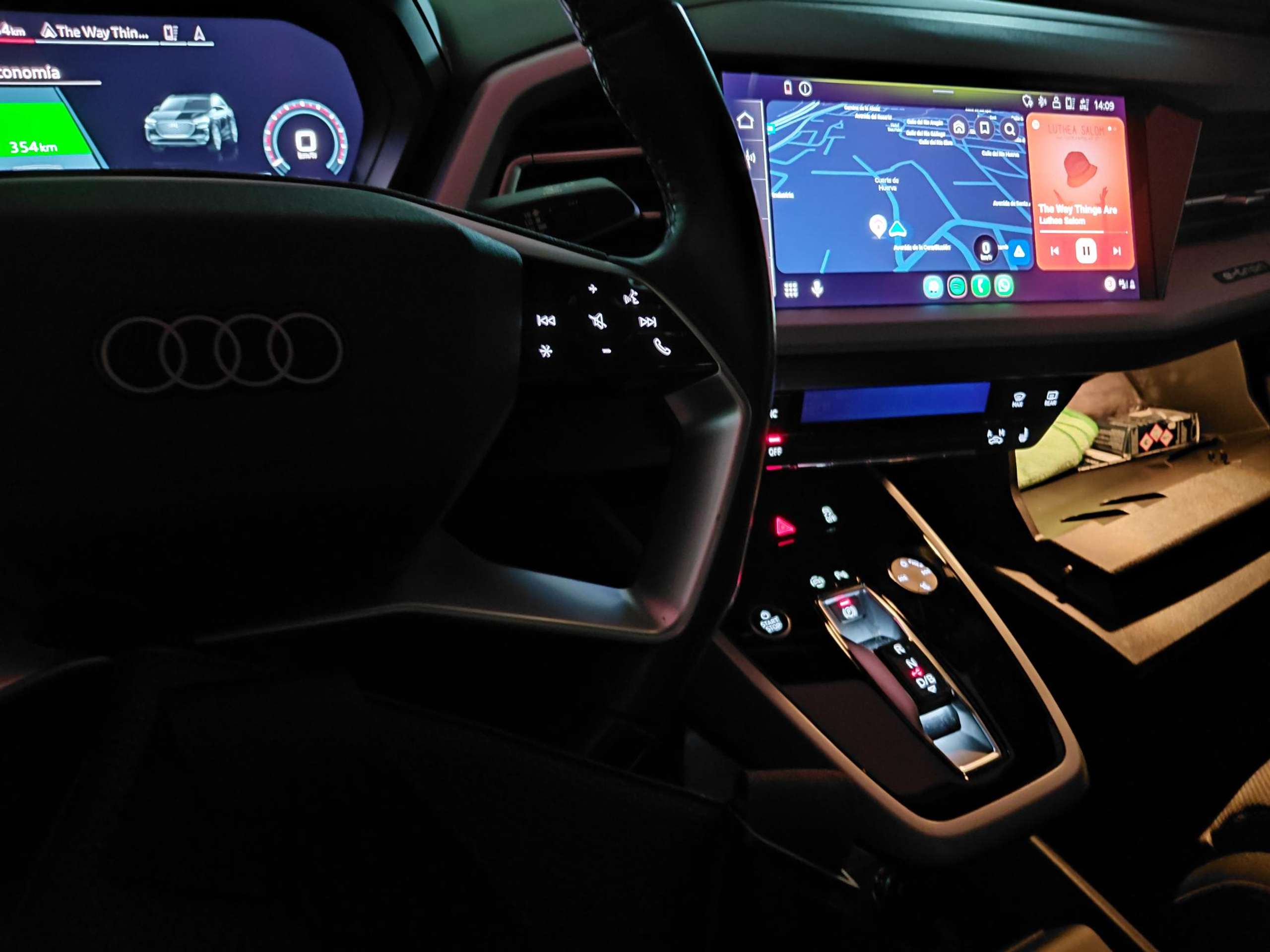 Vehicle photo 12