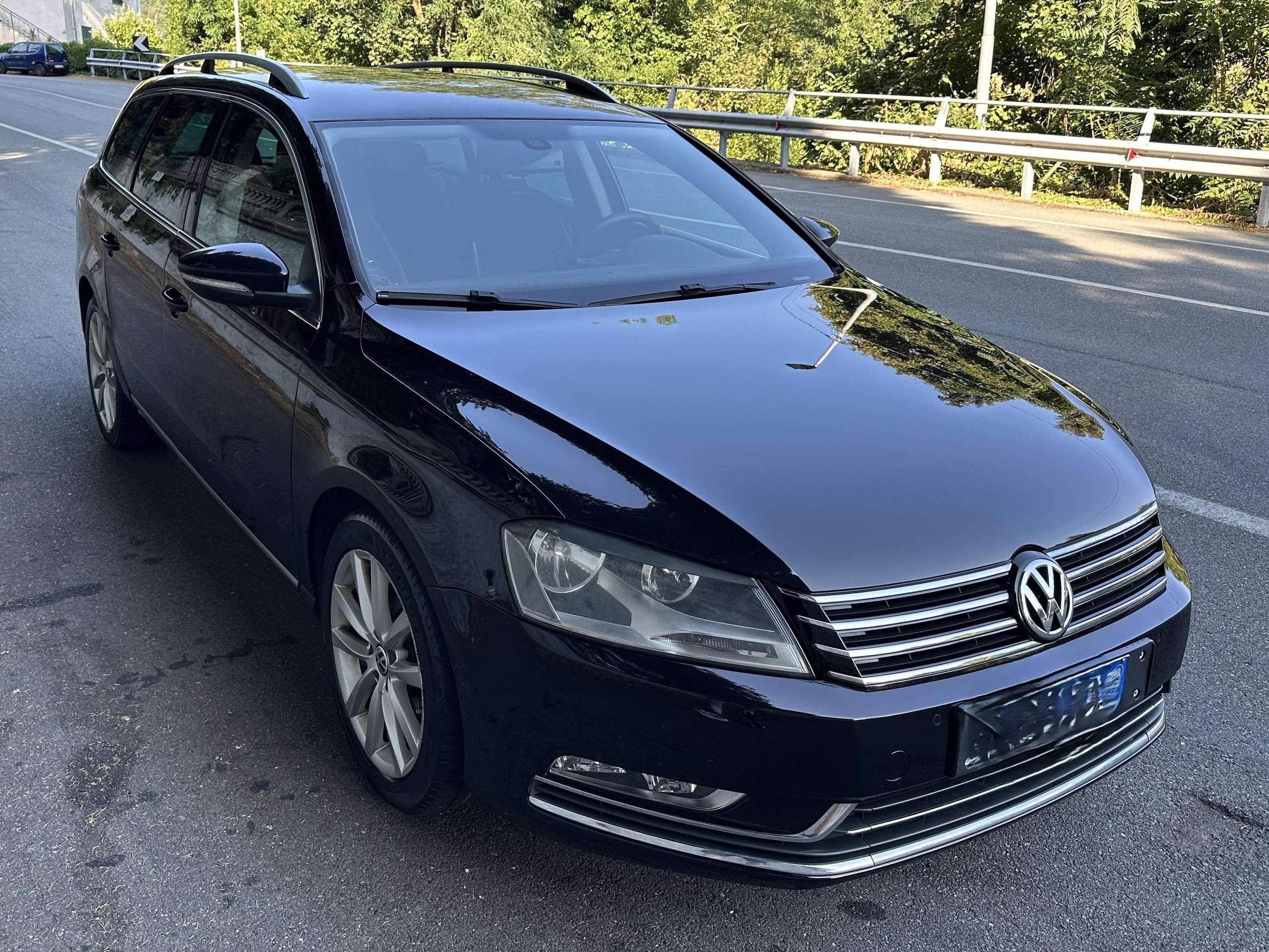 Vehicle photo 17
