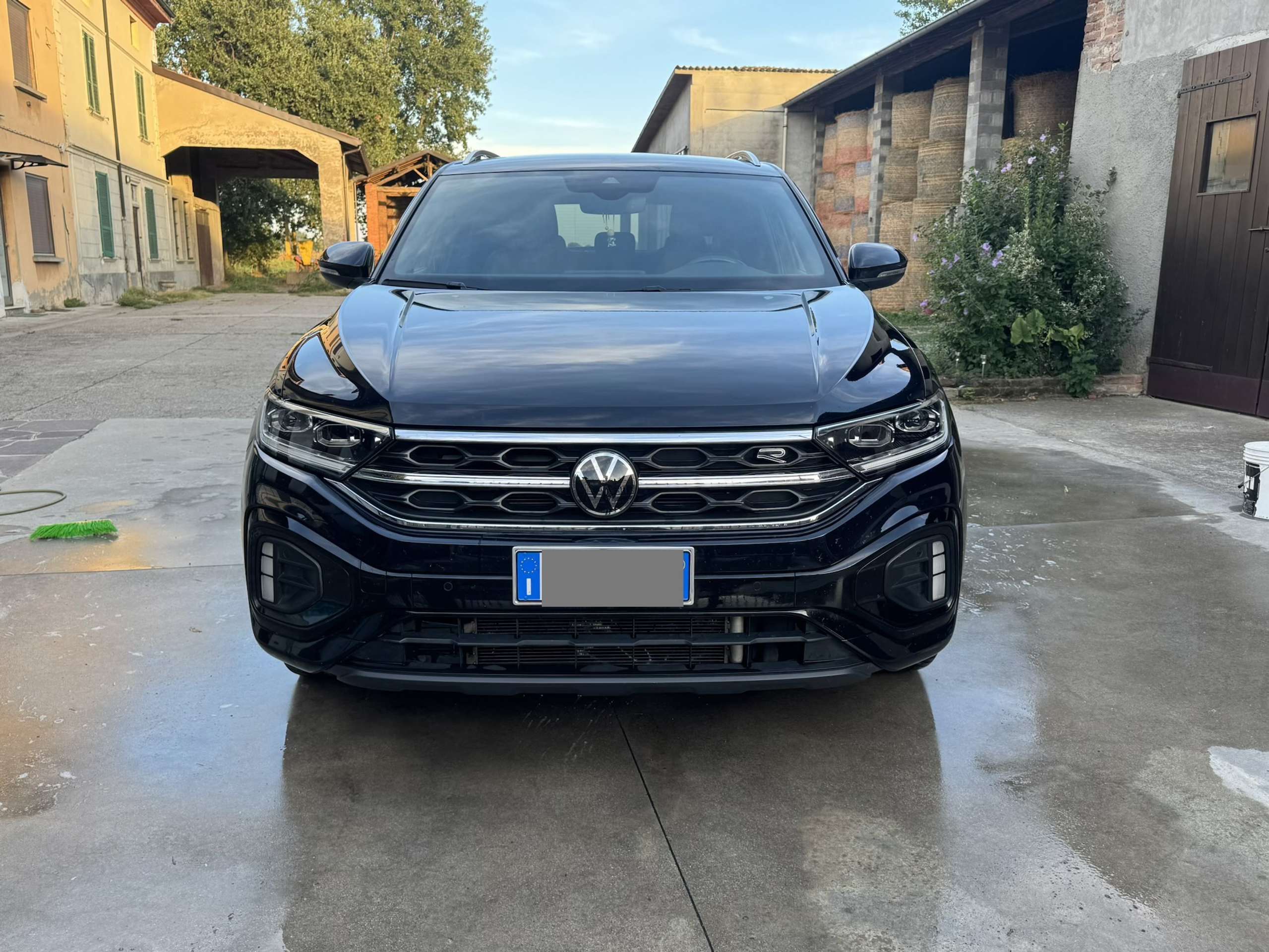Vehicle photo 2