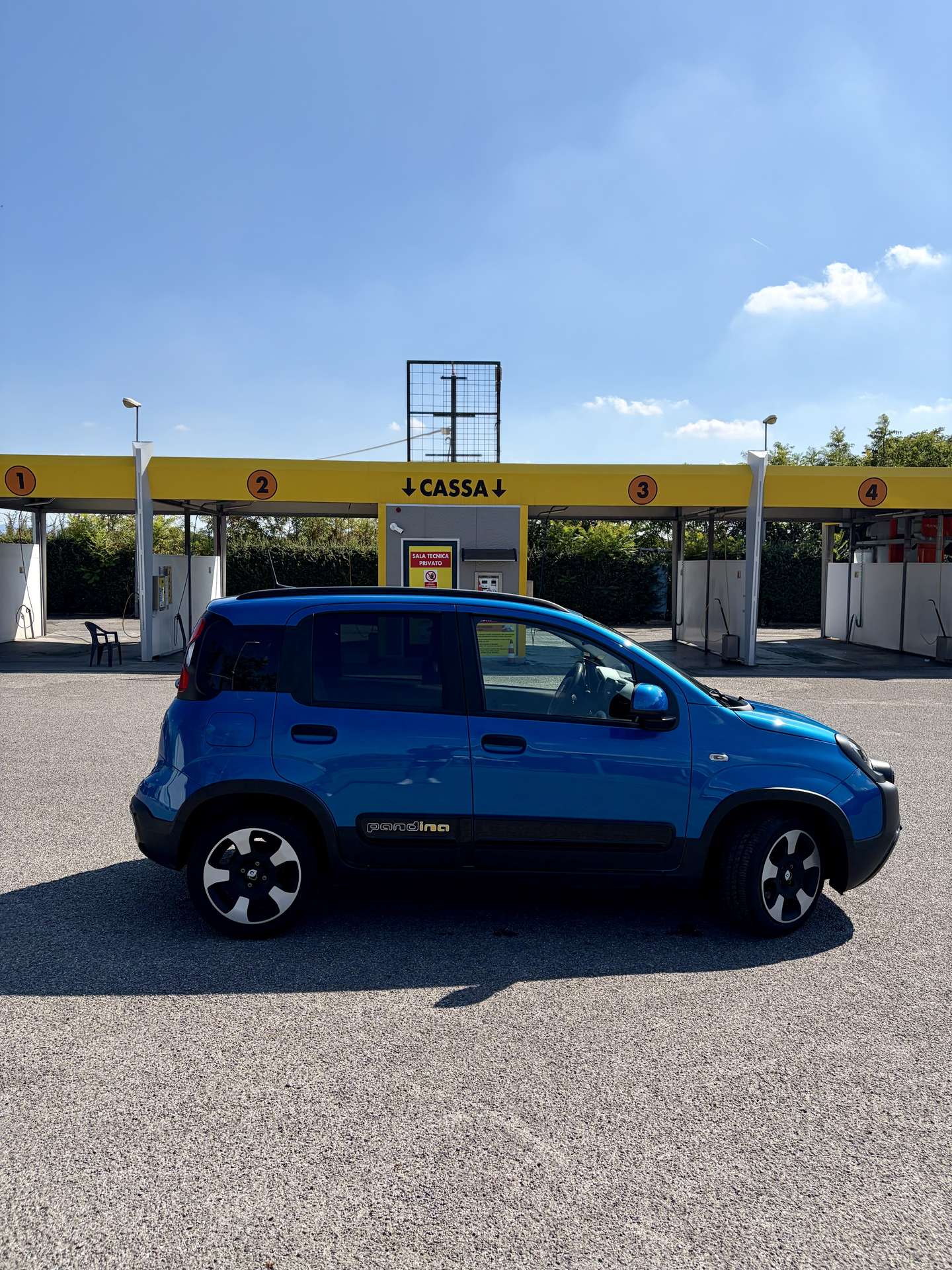 Vehicle photo 3