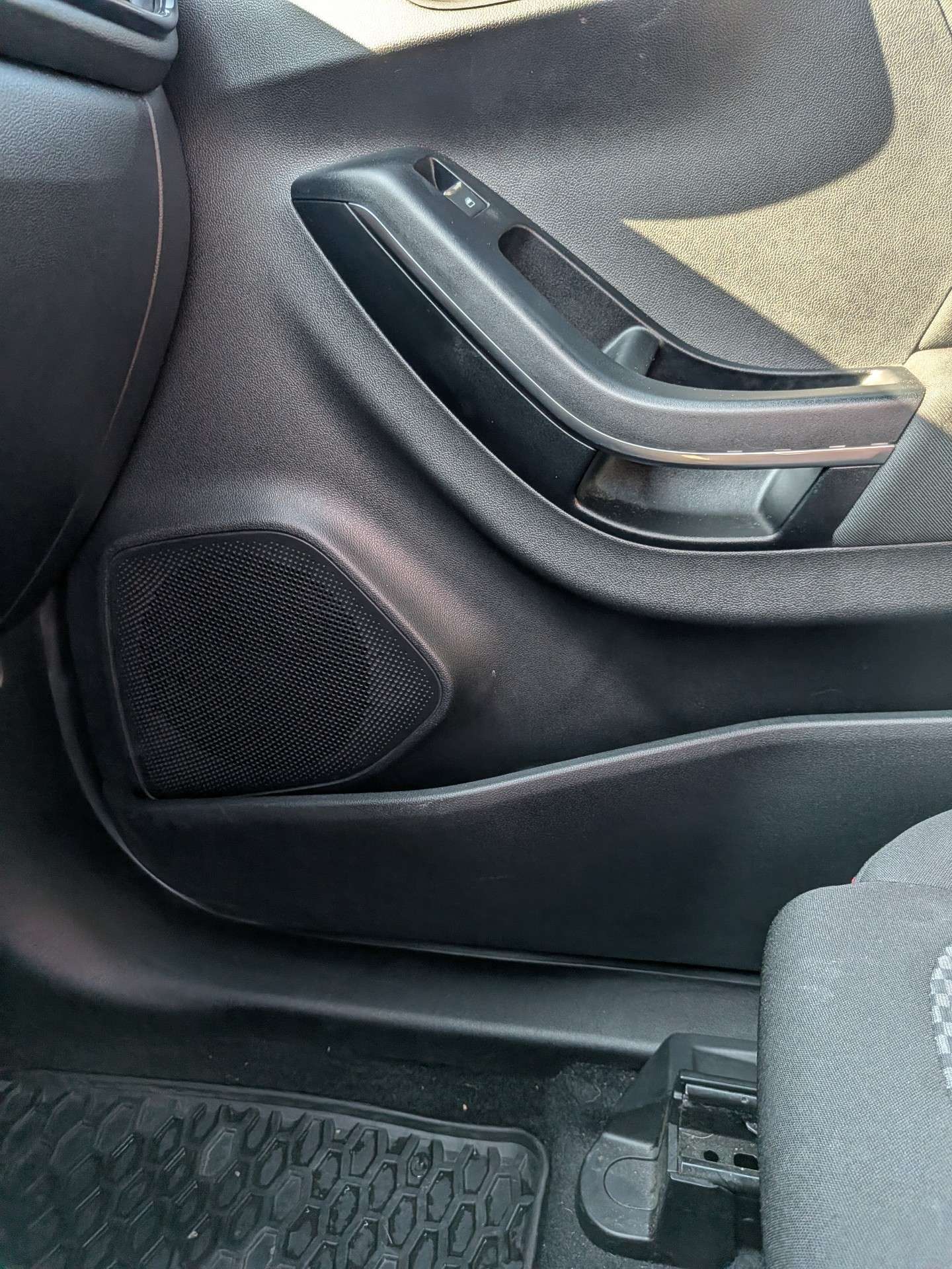 Vehicle photo 11