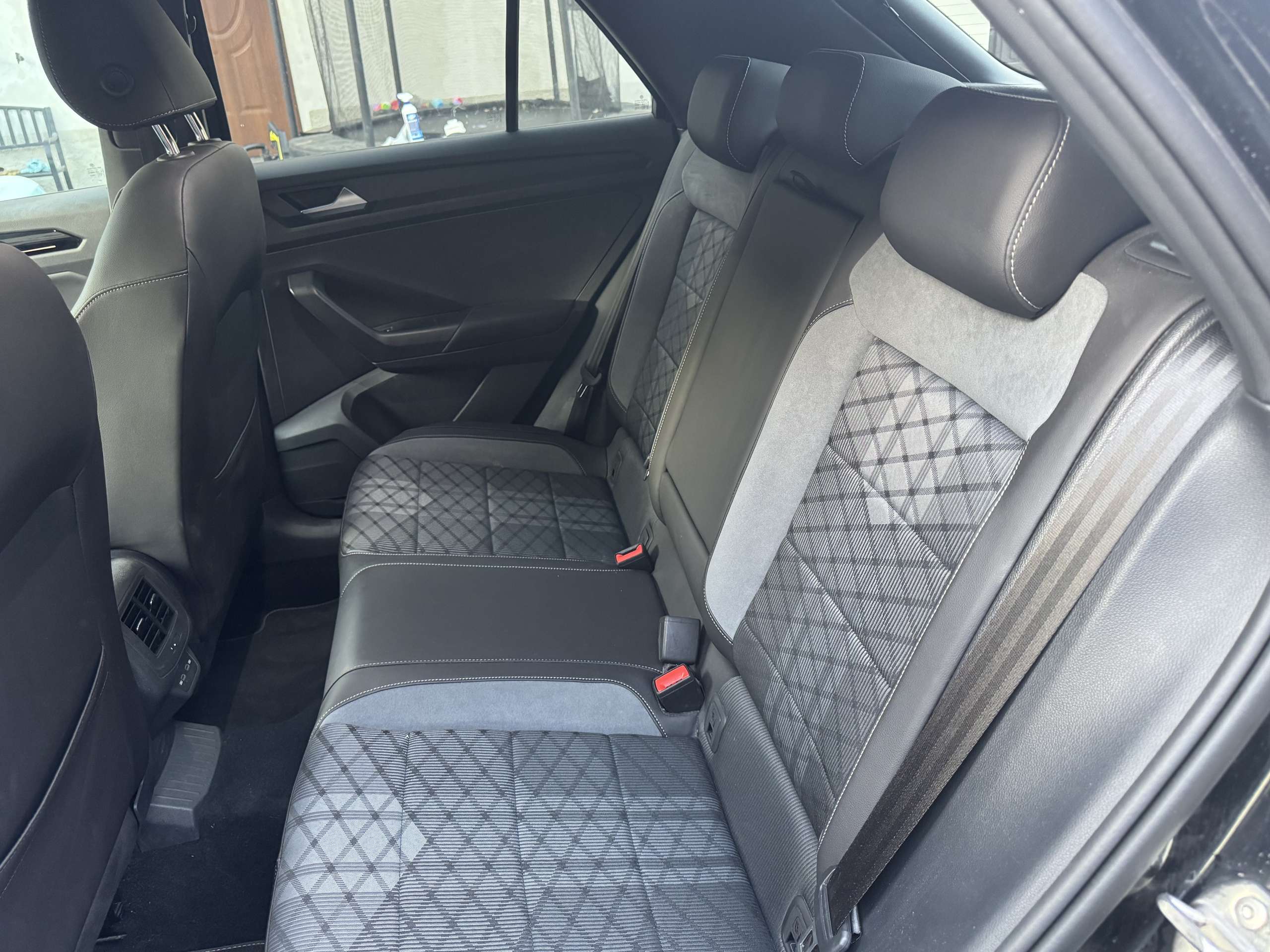 Vehicle photo 11