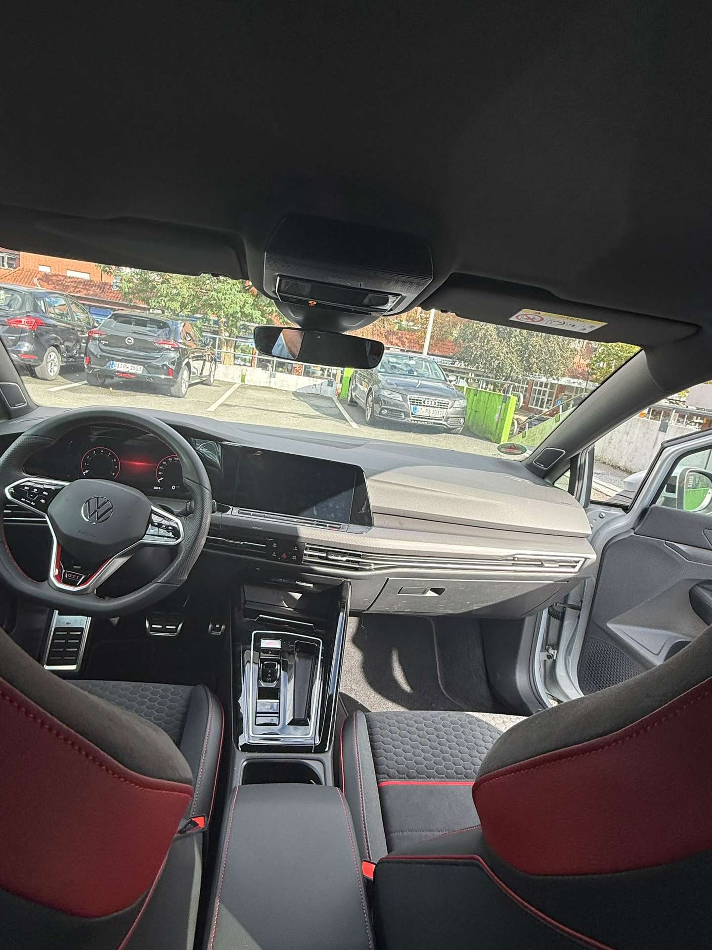 Vehicle photo 2