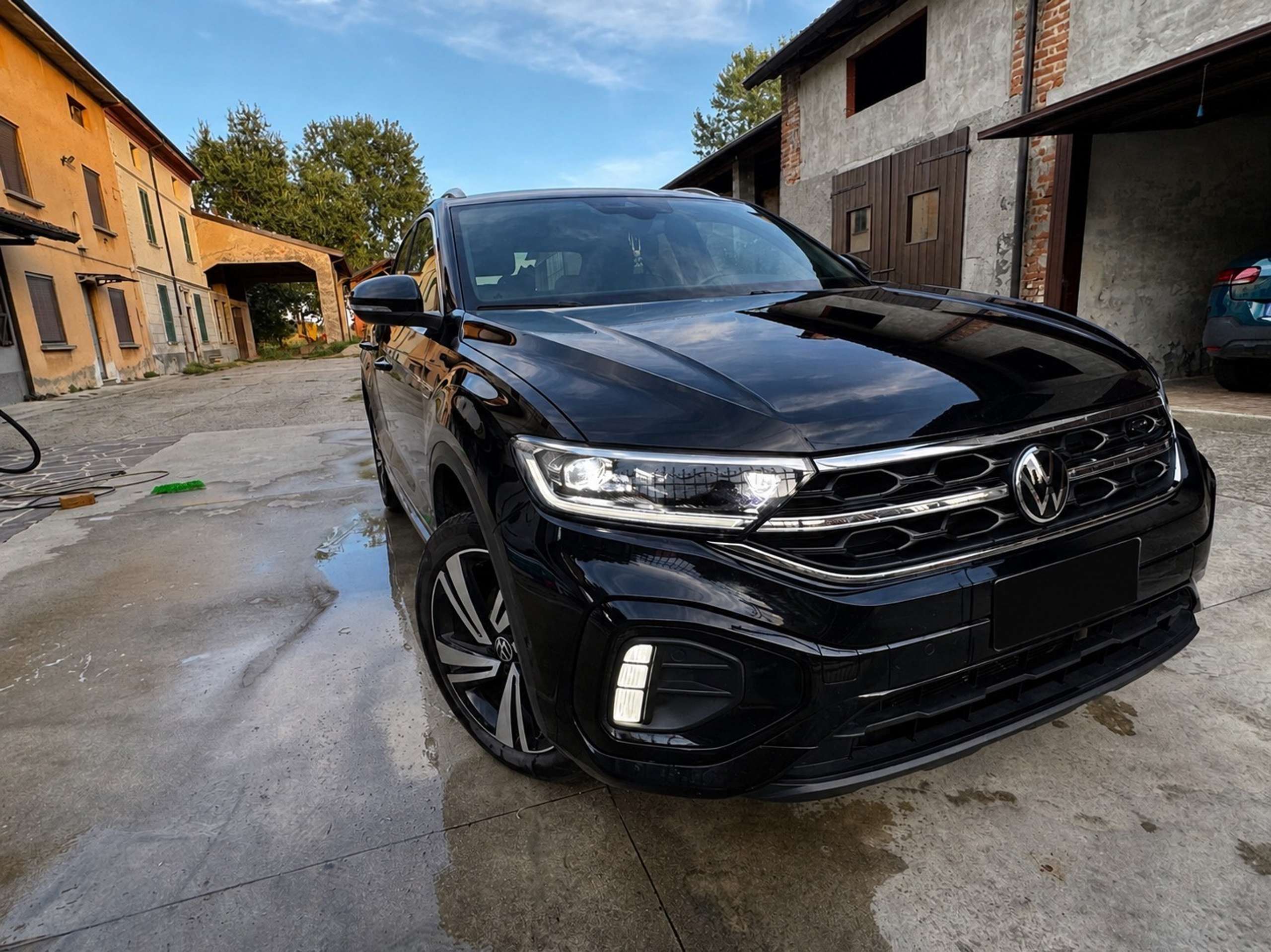 Vehicle photo 7
