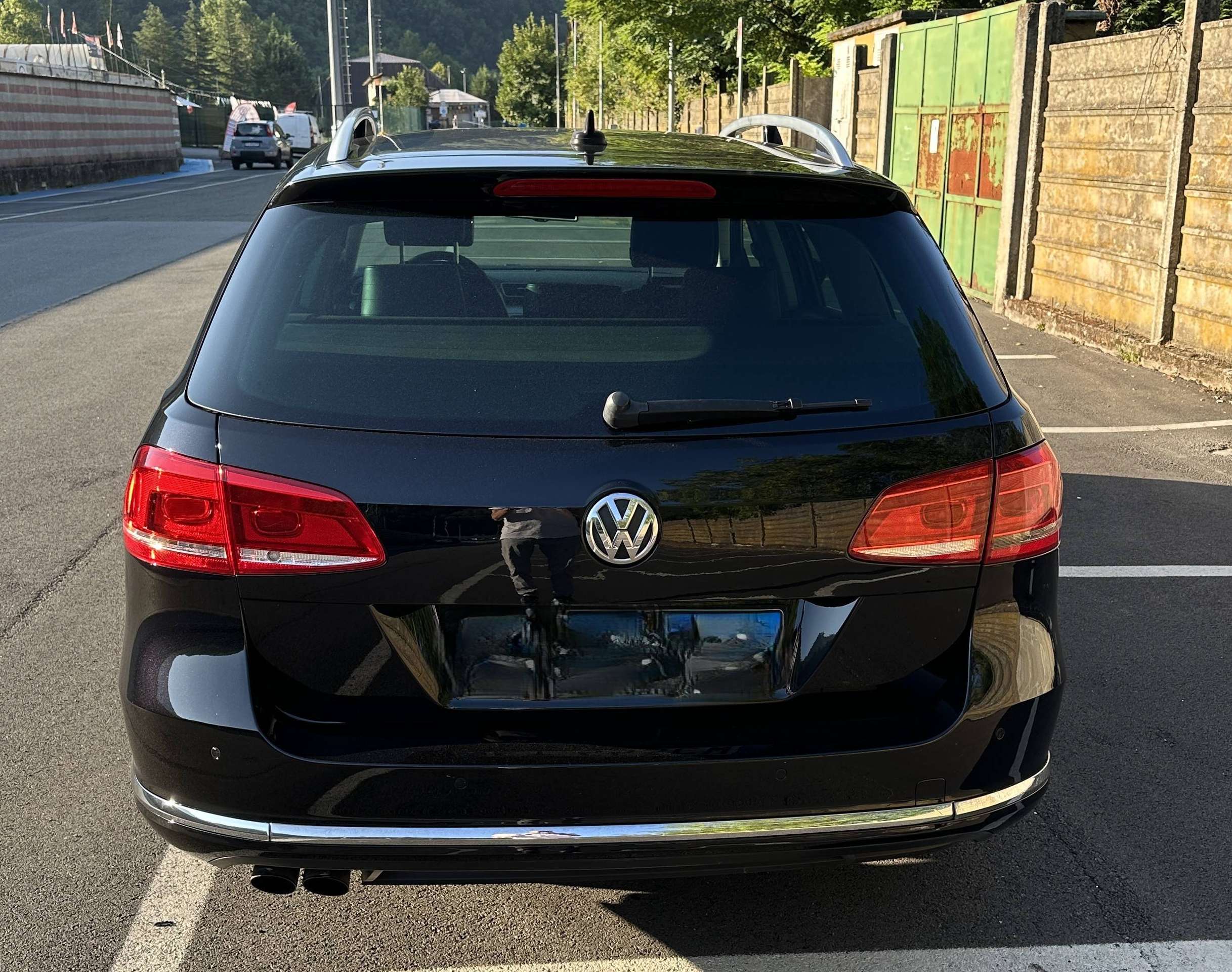 Vehicle photo 11