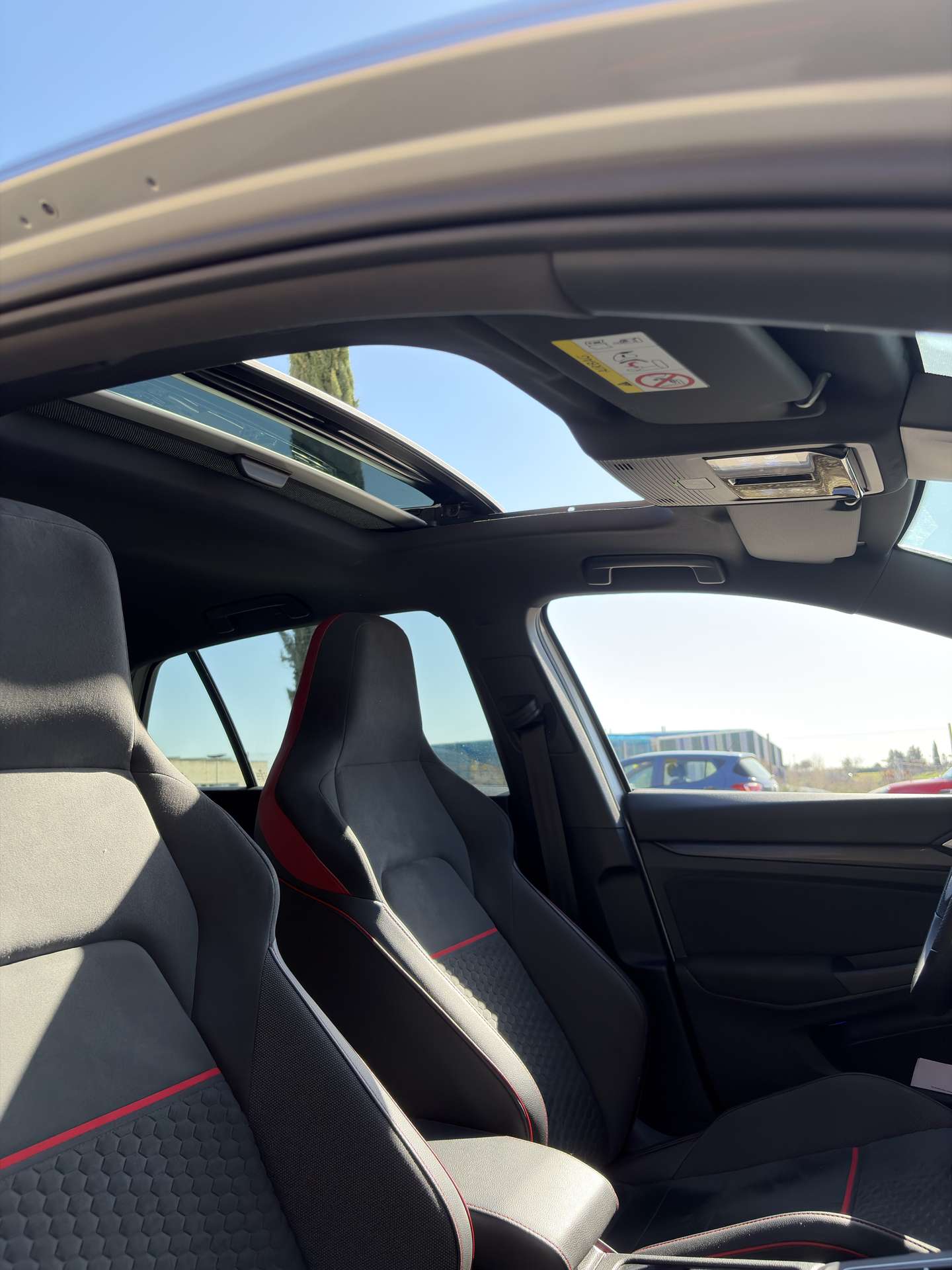Vehicle photo 10