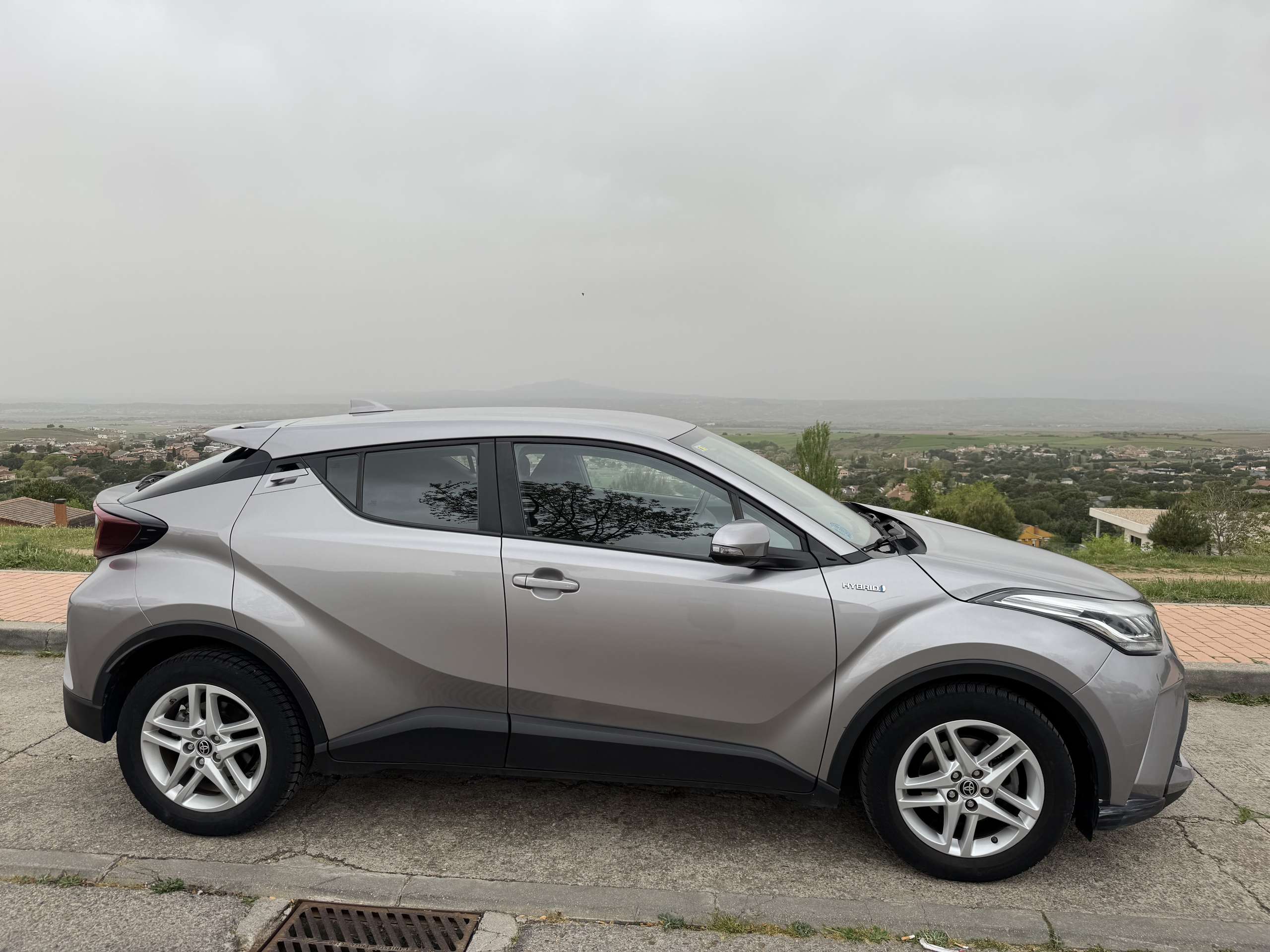 Vehicle photo 2