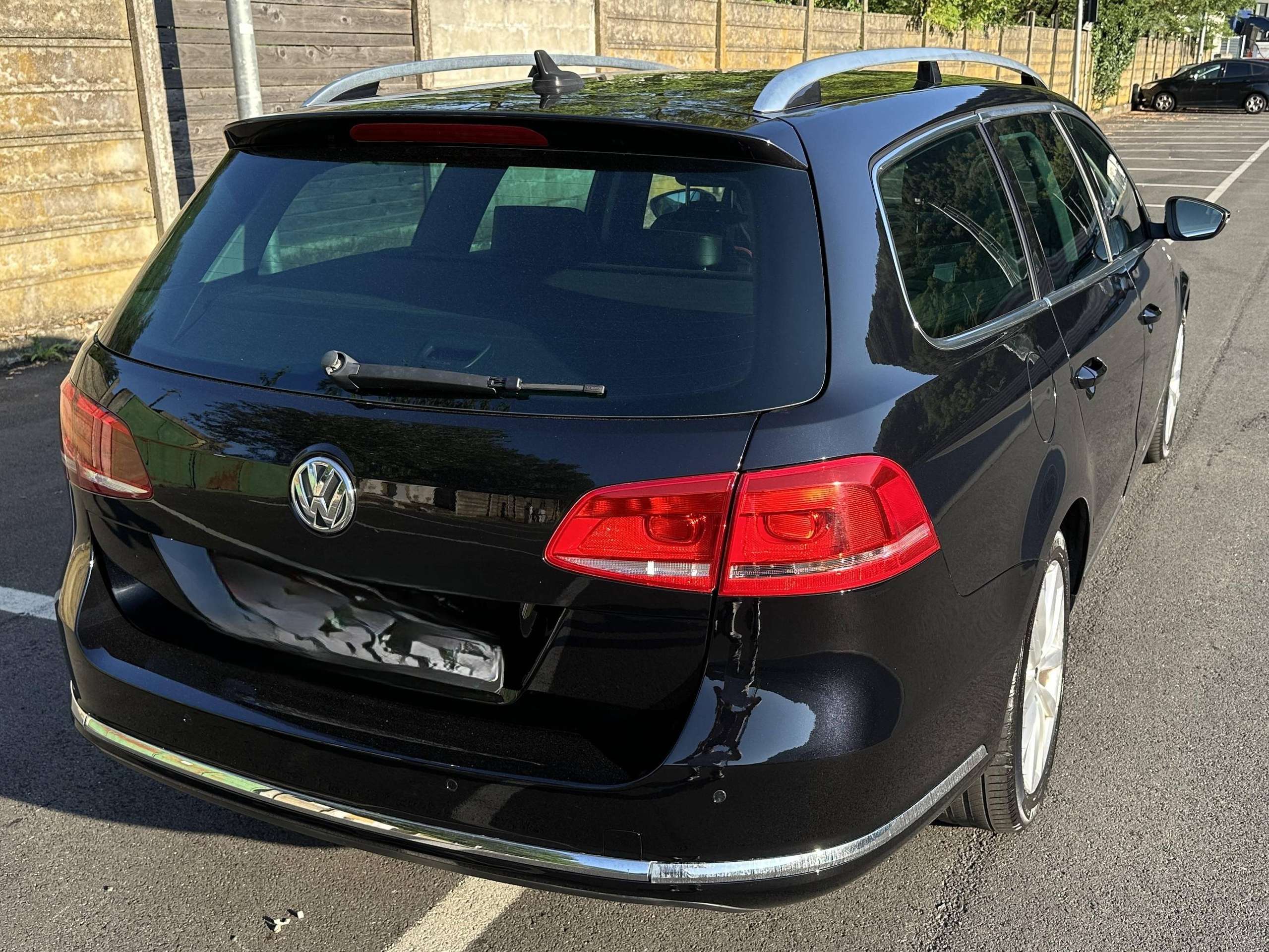 Vehicle photo 13