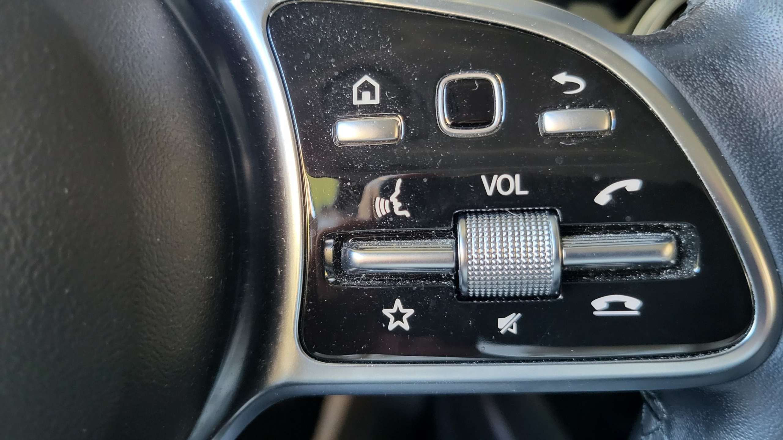Vehicle photo 14
