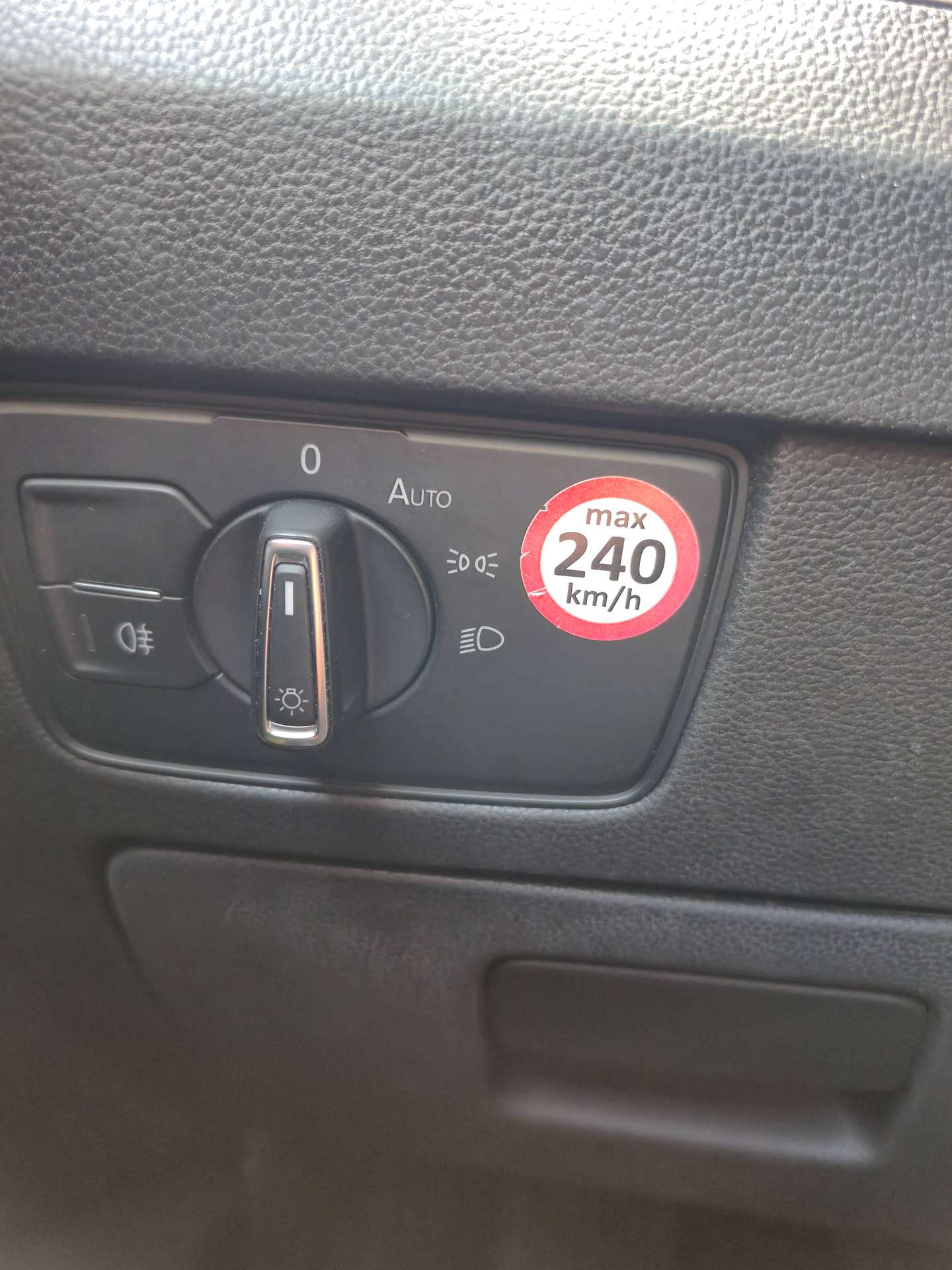 Vehicle photo 13