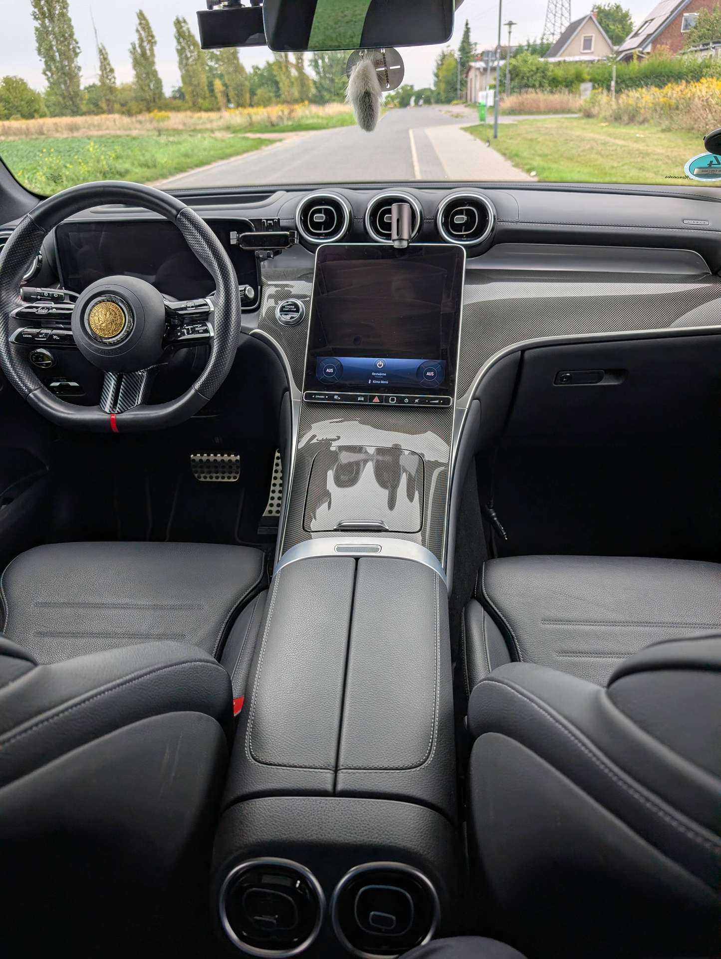 Vehicle photo 19