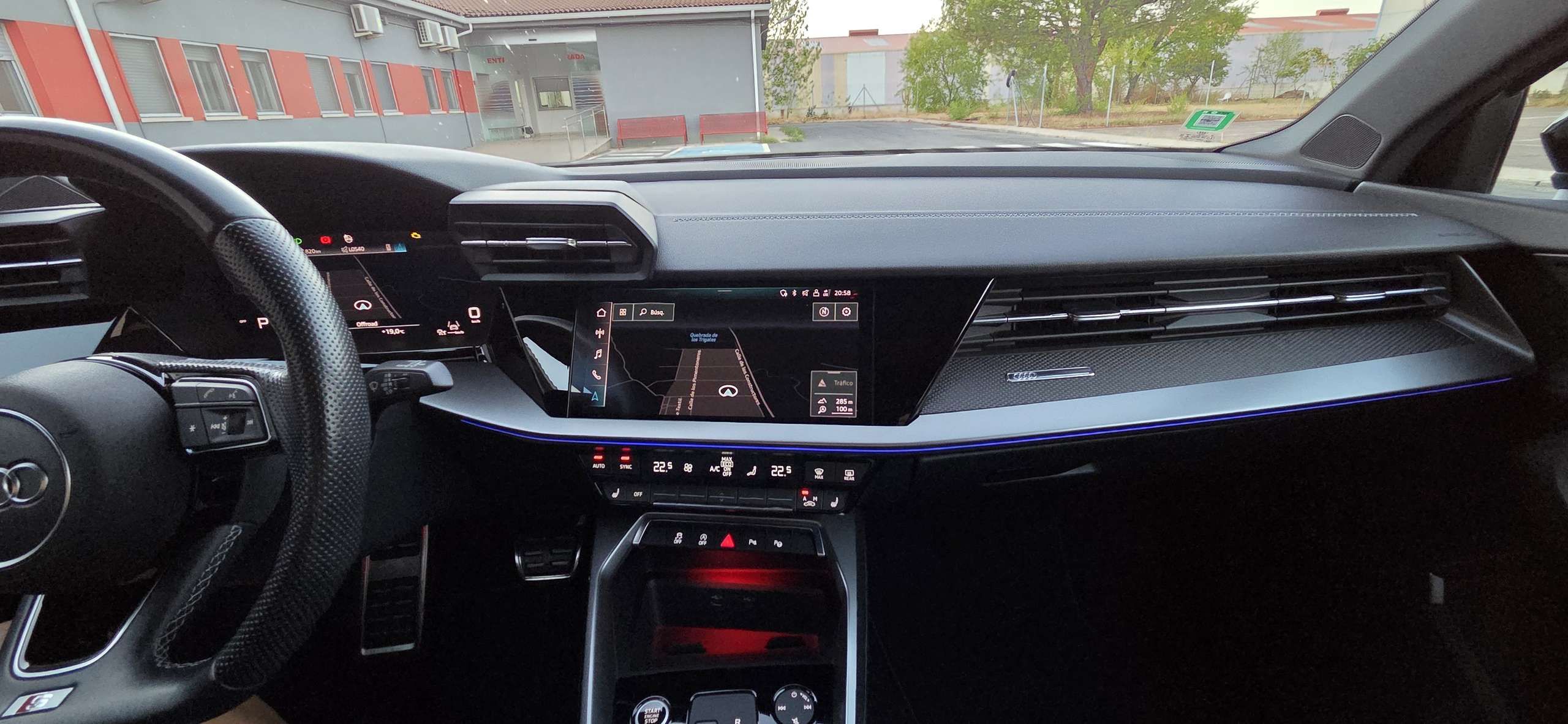 Vehicle photo 17