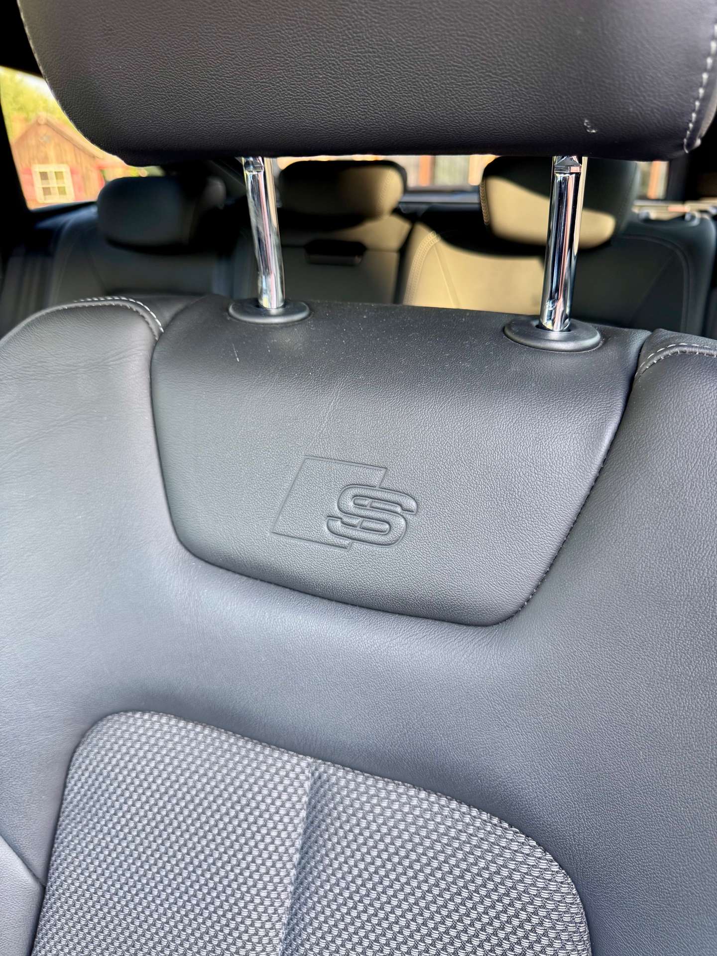 Vehicle photo 9