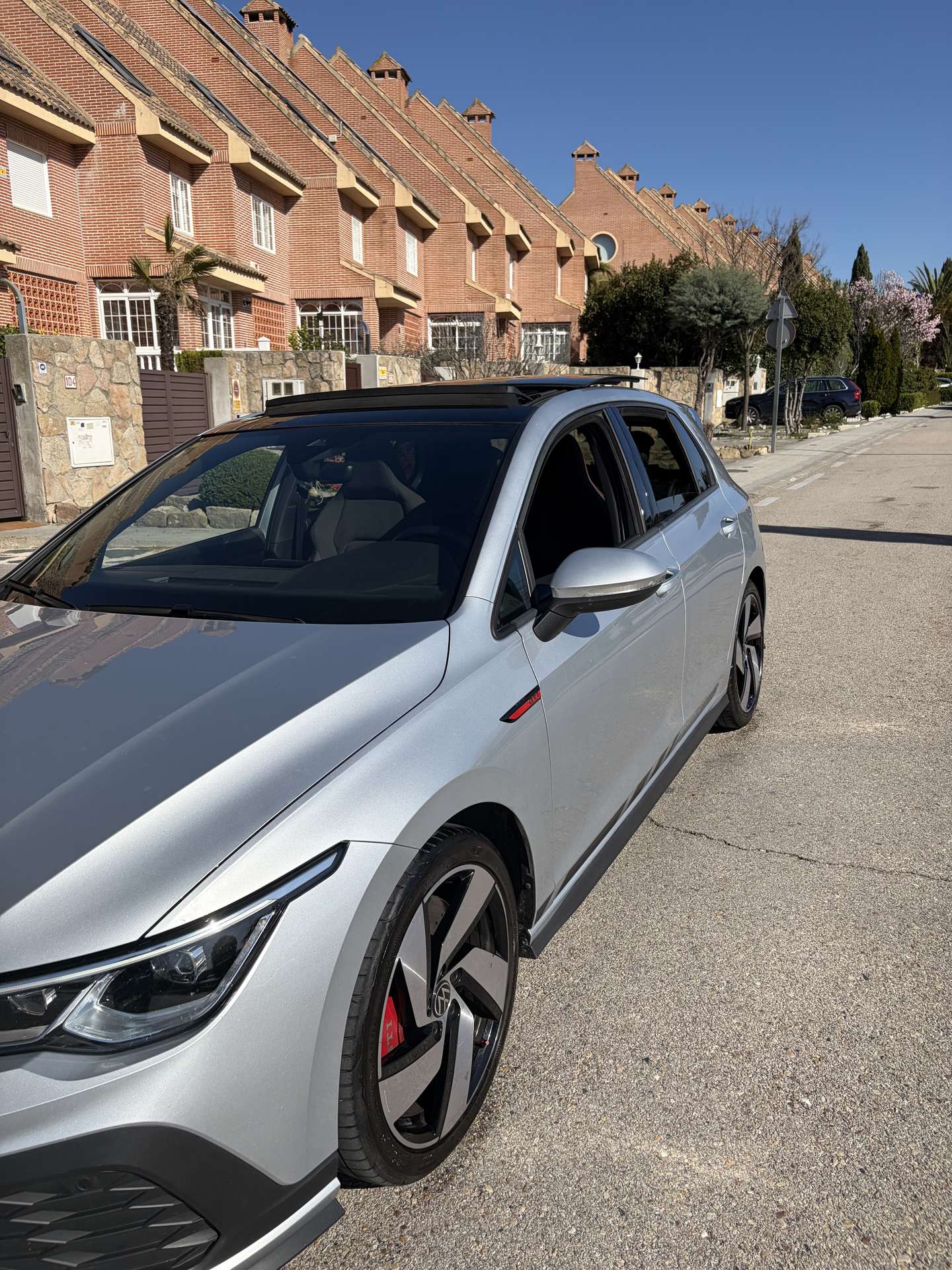 Vehicle photo 11