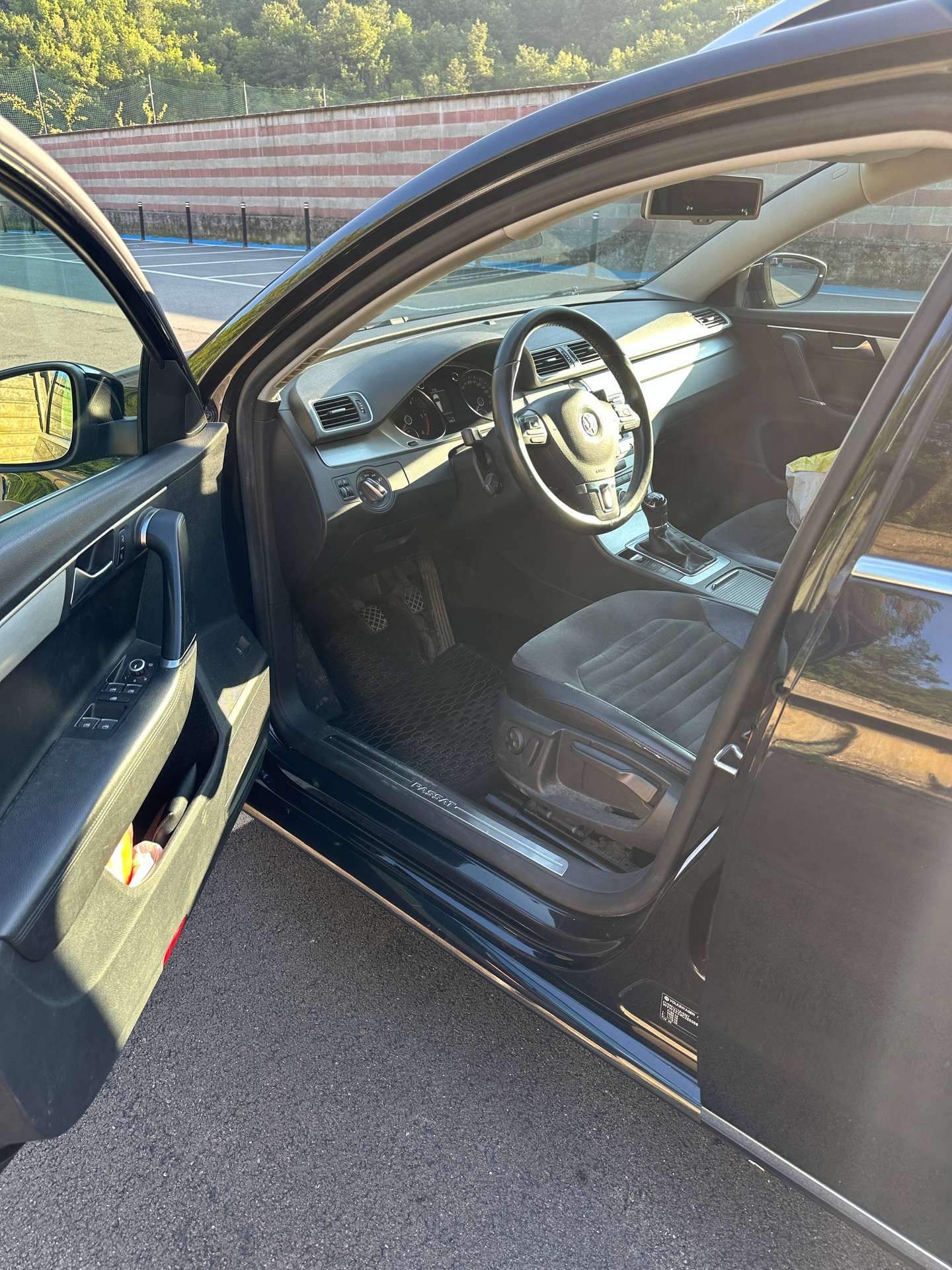 Vehicle photo 26