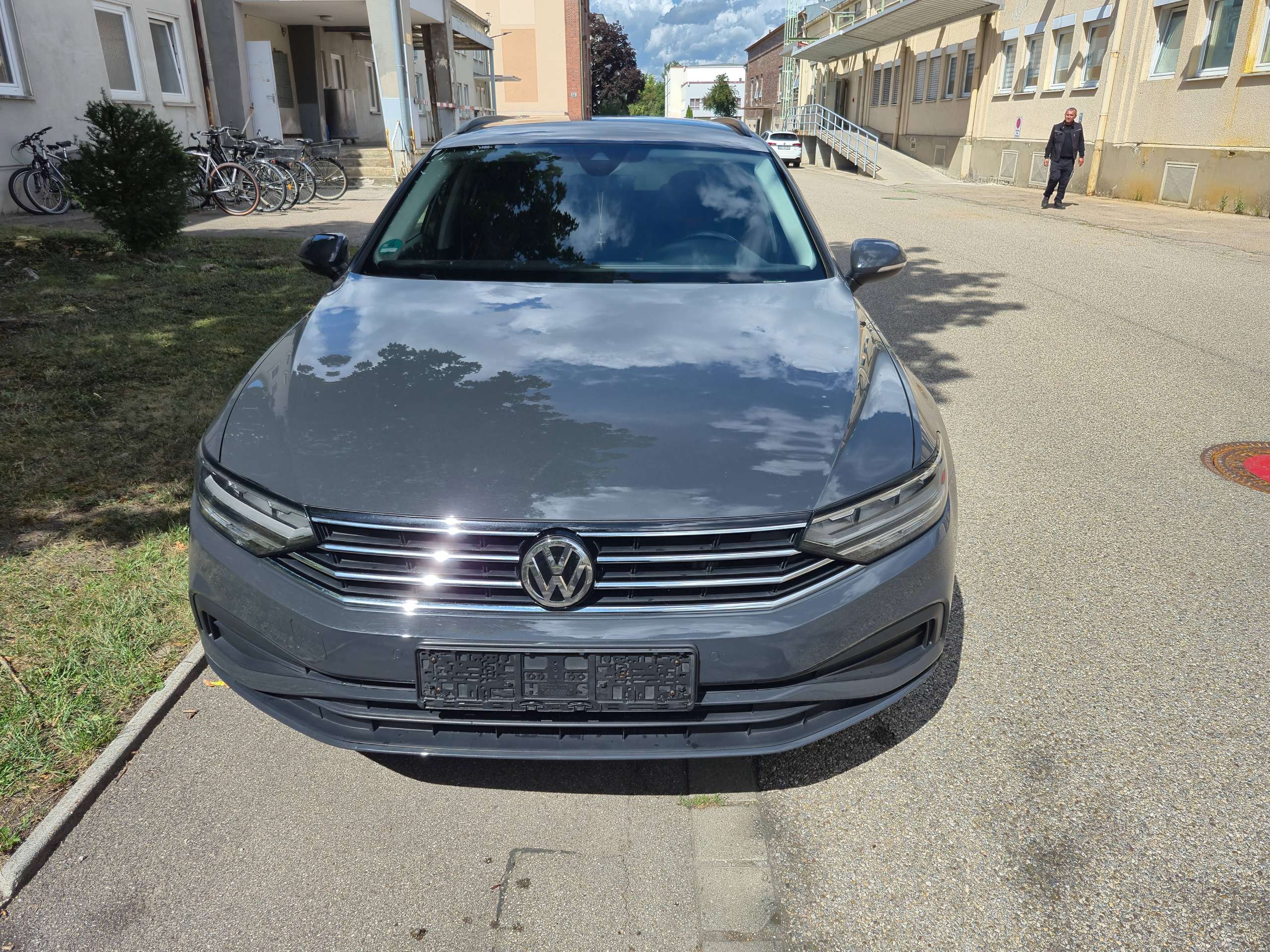Vehicle photo 5