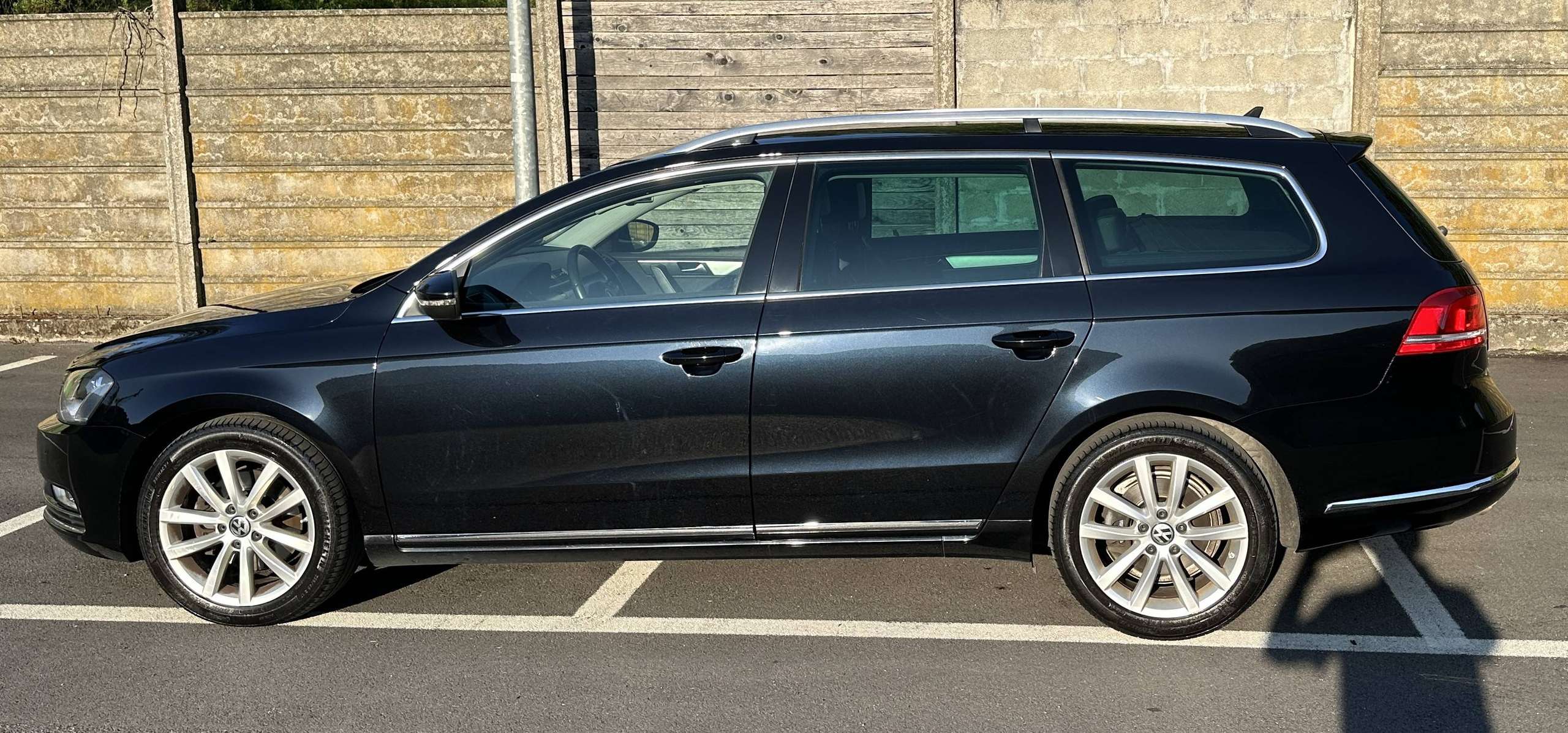 Vehicle photo 6