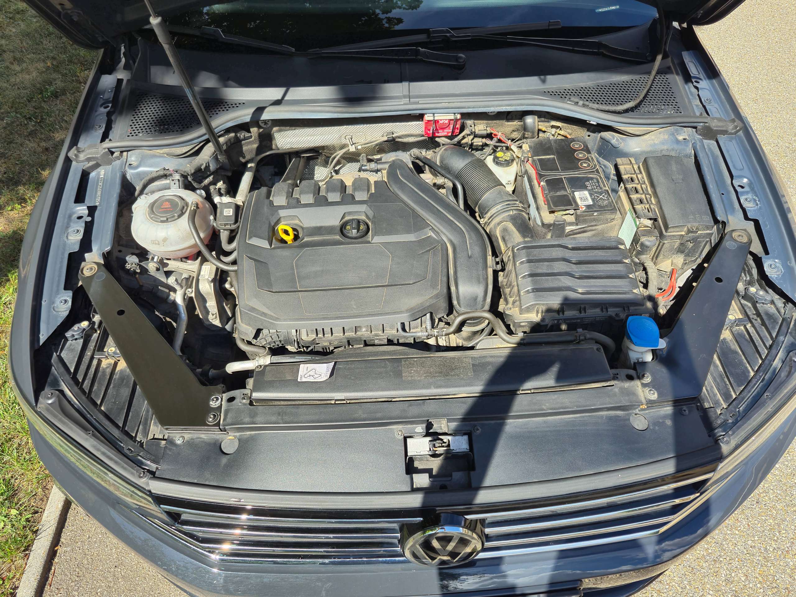 Vehicle photo 9