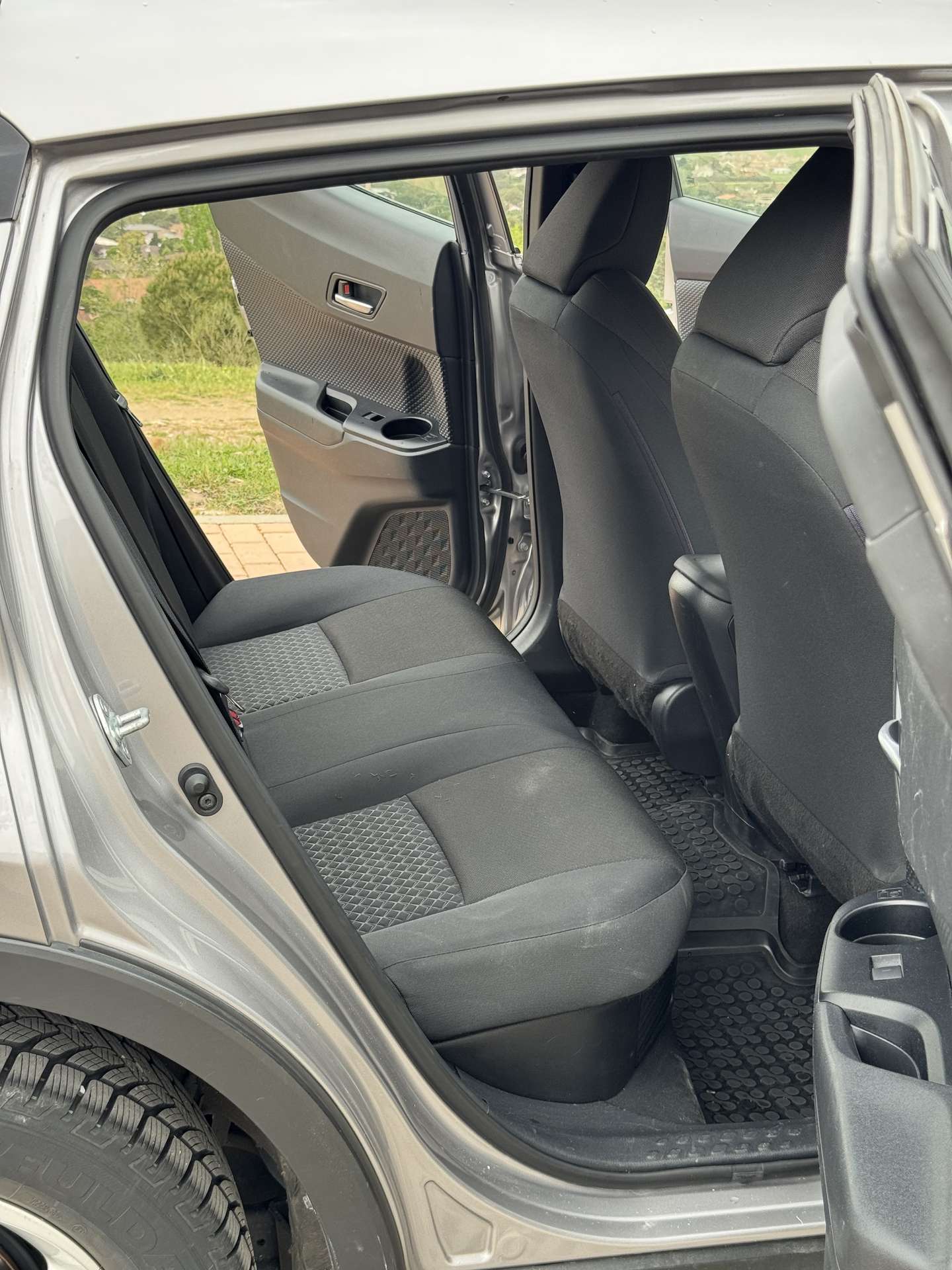 Vehicle photo 13