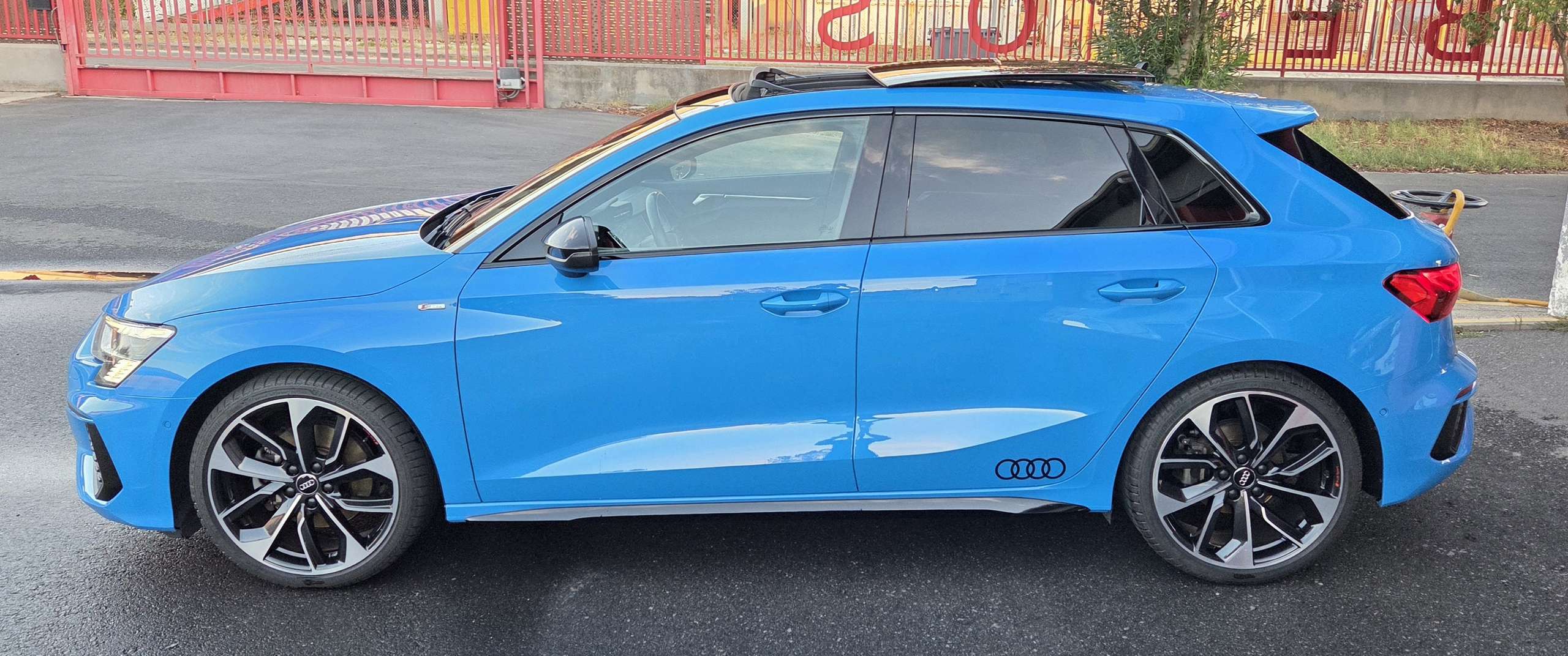 Vehicle photo 3
